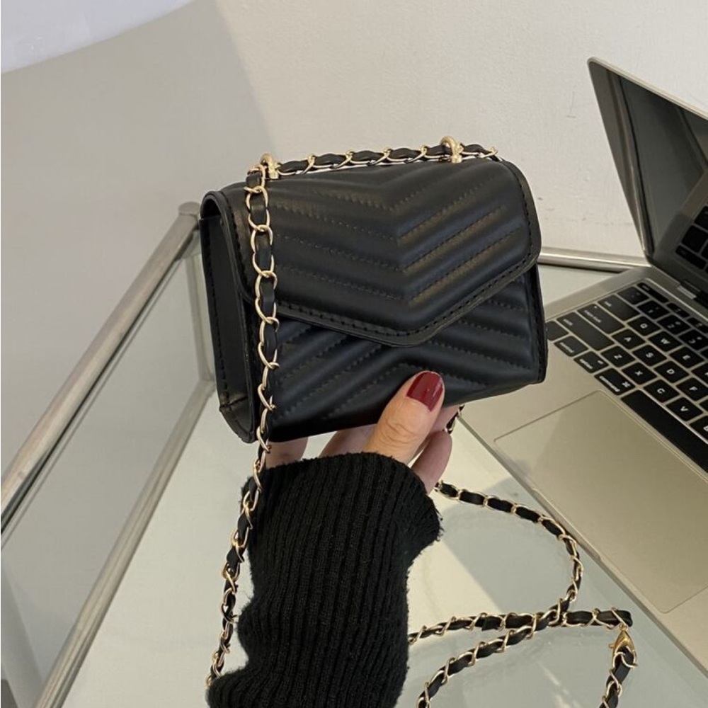 Quilted Chevron Chain Shoulder Bag - Black & White - Picture 7 of 14